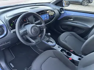 Foto 17 van Toyota Aygo X Hybrid 115 pulse stoelverwarming / keyless start / parkeersensoren voor + achter / Nav