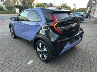 Foto 15 van Toyota Aygo X Hybrid 115 pulse stoelverwarming / keyless start / parkeersensoren voor + achter / Nav