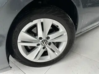Foto 14 van Volkswagen Golf Variant 1.0 eTSI Life | Automaat | Adaptive Cruise | Navi | LMV | PDC | LED | Climat