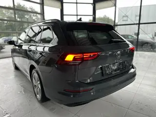 Foto 16 van Volkswagen Golf Variant 1.0 eTSI Life | Automaat | Adaptive Cruise | Navi | LMV | PDC | LED | Climat