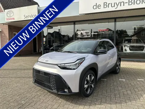 Toyota Aygo X Hybrid 115 pulse stoelverwarming / keyless start / parkeersensoren voor + achter / Nav