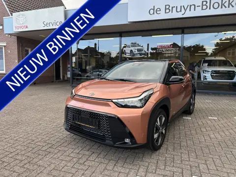 Toyota Aygo X Hybrid 115 pulse stoelverwarming / keyless start / parkeersensoren voor + achter / Nav