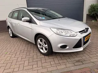 Foto 18 van Ford Focus Wagon 1.0 EcoBoost Edition/Navi/Cruise-c/Airco/Aux/PDC/Trekhaak
