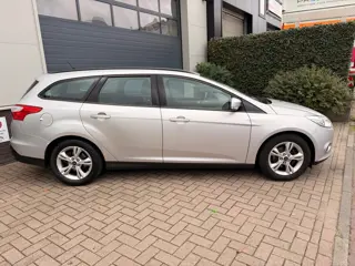 Foto 14 van Ford Focus Wagon 1.0 EcoBoost Edition/Navi/Cruise-c/Airco/Aux/PDC/Trekhaak