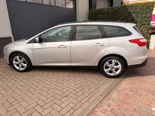 Foto 13 van Ford Focus Wagon 1.0 EcoBoost Edition/Navi/Cruise-c/Airco/Aux/PDC/Trekhaak