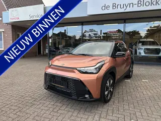 Toyota Aygo X Hybrid 115 pulse stoelverwarming / keyless start / parkeersensoren voor + achter / Nav