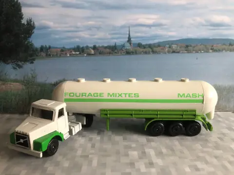 Mengvoeder Volvo. Efsi. HO