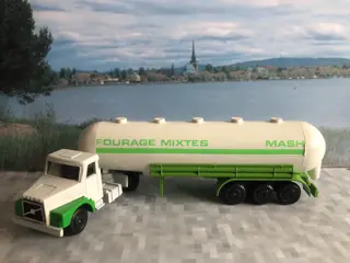 Mengvoeder Volvo. Efsi. HO