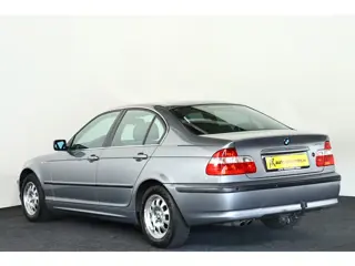 Foto 16 van BMW 3-serie 320i Automaat / Cruisecontrol / Leder / Airco / PDC