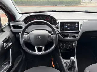 Foto 14 van Peugeot 208 1.2 VTi Style