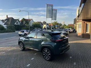 Foto 16 van Toyota Yaris Cross 1.5 Hybrid 130 Executive Bi-Tone elektrische achterklep / dodehoekdetectie / stoe
