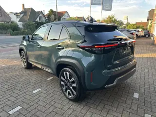 Foto 15 van Toyota Yaris Cross 1.5 Hybrid 130 Executive Bi-Tone elektrische achterklep / dodehoekdetectie / stoe