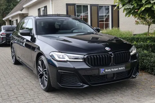 BMW 5-SERIE 530e (292pk) M pakket HUD/H&K/Pano/Comfort Stoelen/20inch