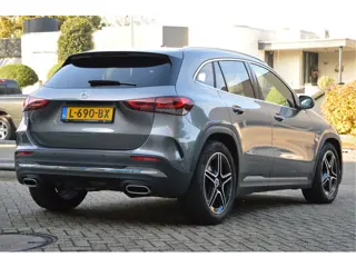 Foto 19 van Mercedes-Benz GLA 200 AMG Line PANORAMADAK | DISTRONIC | SFEERVERLICHTING | TREKHAAK | CAMERA | DAB