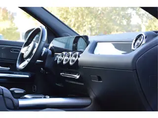 Foto 18 van Mercedes-Benz GLA 200 AMG Line PANORAMADAK | DISTRONIC | SFEERVERLICHTING | TREKHAAK | CAMERA | DAB