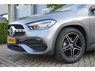 Foto 16 van Mercedes-Benz GLA 200 AMG Line PANORAMADAK | DISTRONIC | SFEERVERLICHTING | TREKHAAK | CAMERA | DAB