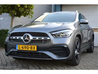 Foto 15 van Mercedes-Benz GLA 200 AMG Line PANORAMADAK | DISTRONIC | SFEERVERLICHTING | TREKHAAK | CAMERA | DAB