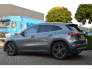 Foto 11 van Mercedes-Benz GLA 200 AMG Line PANORAMADAK | DISTRONIC | SFEERVERLICHTING | TREKHAAK | CAMERA | DAB