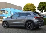 Foto 21 van Mercedes-Benz GLA 200 AMG Line PANORAMADAK | DISTRONIC | SFEERVERLICHTING | TREKHAAK | CAMERA | DAB