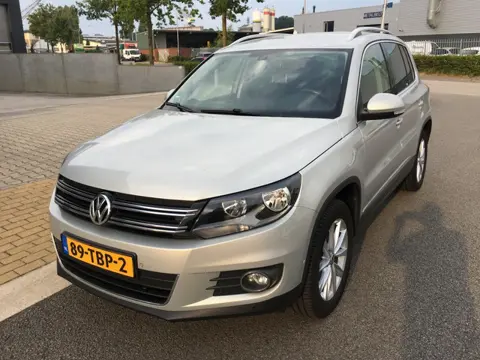 Volkswagen Tiguan 1.4 TSI Sport&Style NL Auto NAP, trekhaak, service boek aanwezig