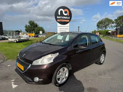 Peugeot 208 2012 * 1.4 VTi Envy * APK *
