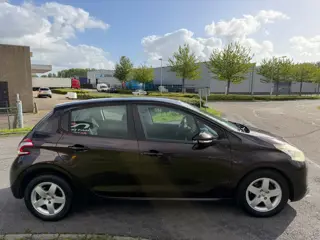 Foto 17 van Peugeot 208 2012 * 1.4 VTi Envy * APK *