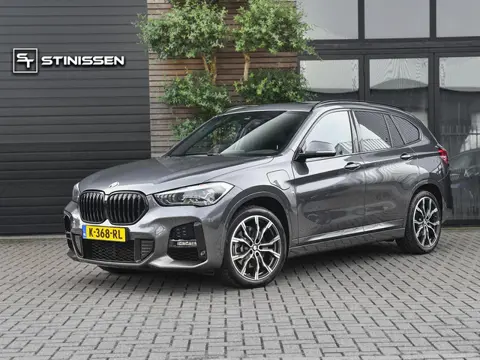 BMW X1 xDrive25e eDrive Edition SOH 91% M pakket Leer Pano Stoelverwarming 19 Inch Velgen