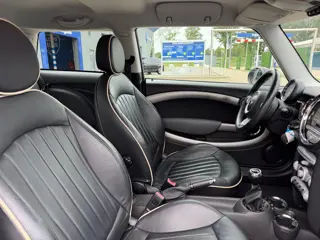 Foto 14 van Mini 3-Deurs 1.6 Cooper S | Leer | Stoelverwarming | Xenon!