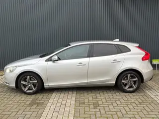 Foto 12 van Volvo V40 1.6 D2 R Design|AUT Cruise Airco Navi BT