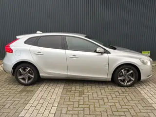 Foto 16 van Volvo V40 1.6 D2 R Design|AUT Cruise Airco Navi BT