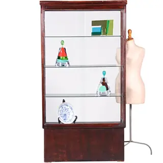 Vrijstaande Art Deco  juweliersvitrine met verlichting en plintlade ca 1910
