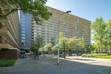 Woning aan de Arthur van Schendelplein te Delft