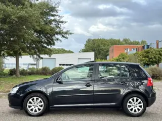 Foto 18 van Volkswagen Golf 1.6 FSI Comfortline 5-Drs Automaat ECC Navi Cruise LMV 15" Leder Sportstoelen Schuif