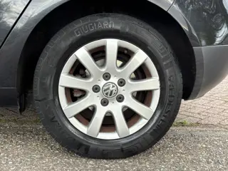 Foto 14 van Volkswagen Golf 1.6 FSI Comfortline 5-Drs Automaat ECC Navi Cruise LMV 15" Leder Sportstoelen Schuif