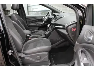 Foto 20 van Ford Kuga 1.5 EcoBoost ST Line AWD / Panoramadak / Trekhaak
