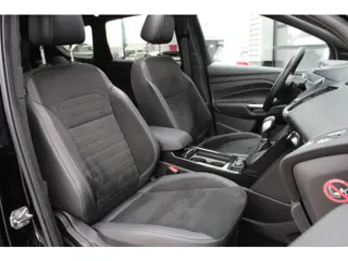 Foto 11 van Ford Kuga 1.5 EcoBoost ST Line AWD / Panoramadak / Trekhaak