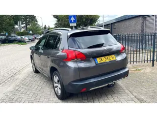Foto 19 van Peugeot 2008 1.2 PureTech Allure-Navi-Leder-Panoram-Trekhaak