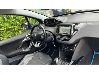 Foto 13 van Peugeot 2008 1.2 PureTech Allure-Navi-Leder-Panoram-Trekhaak