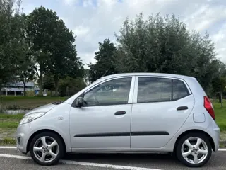 Foto 12 van Hyundai I10 1.1 Pure 5-Drs Stuurbekrachtiging Audio-CD/MP3 LMV 15" Colorpakket ABS Multimedia Dealer