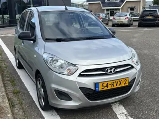 Foto 16 van Hyundai I10 1.1 Pure 5-Drs Stuurbekrachtiging Audio-CD/MP3 LMV 15" Colorpakket ABS Multimedia Dealer