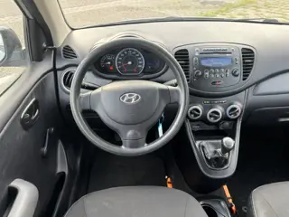 Foto 18 van Hyundai I10 1.1 Pure 5-Drs Stuurbekrachtiging Audio-CD/MP3 LMV 15" Colorpakket ABS Multimedia Dealer