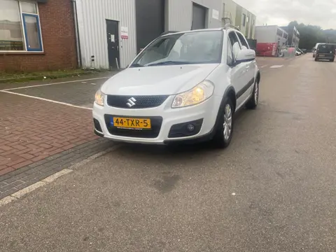 Suzuki SX4 1.6 Executive / Navi / Climate