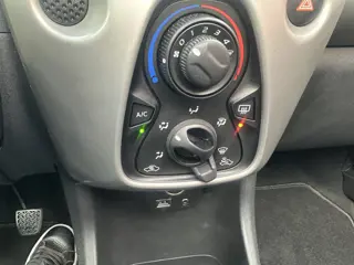 Foto 18 van Peugeot 108 1.0 e-VTi Active TOP!OPEN DAK/CABRIODAK AIRCO