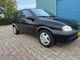 Foto 30 van Opel Corsa 1.6i-16V GSi Optic