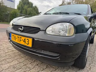 Foto 11 van Opel Corsa 1.6i-16V GSi Optic