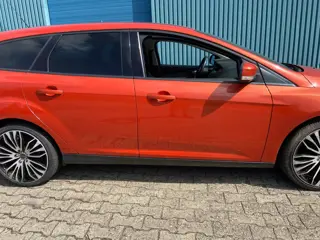Foto 19 van Ford Focus Wagon 1.6 TI-VCT Titanium WATERSCHADE!!!
