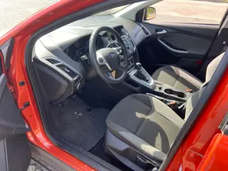 Foto 12 van Ford Focus Wagon 1.6 TI-VCT Titanium WATERSCHADE!!!