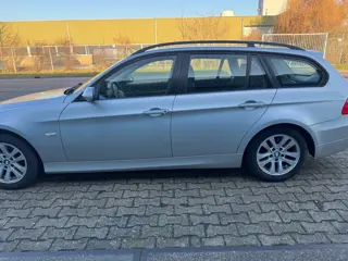Foto 15 van BMW 3-serie Touring 320i High Executive
