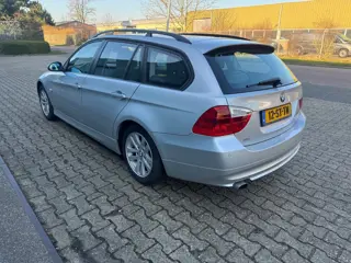 Foto 16 van BMW 3-serie Touring 320i High Executive