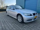 Foto 30 van BMW 3-serie Touring 320i High Executive